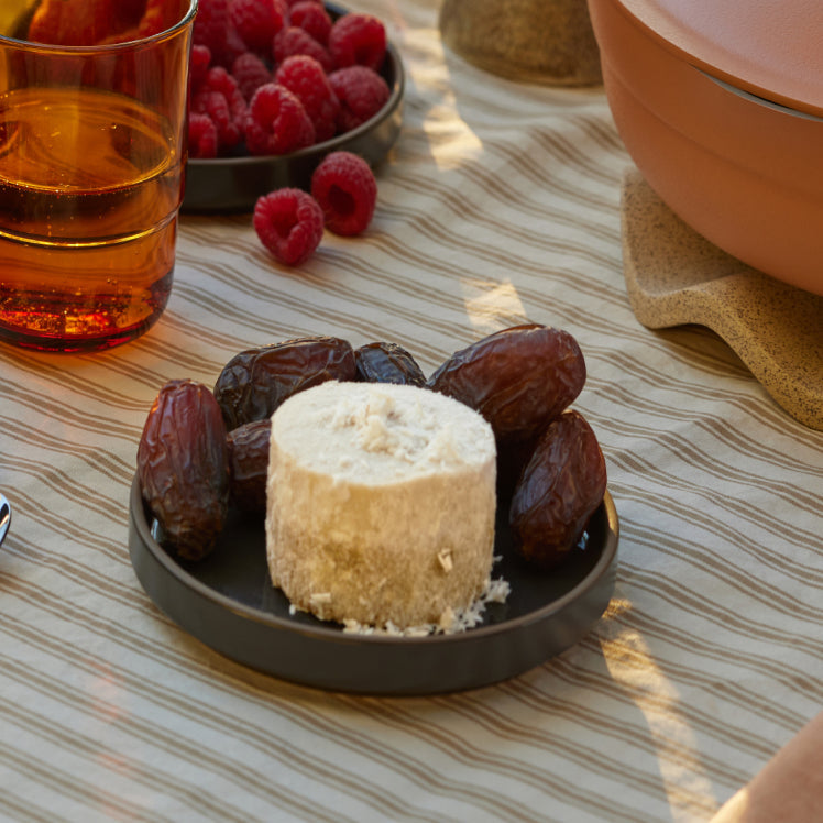 Black dessert plates with dates