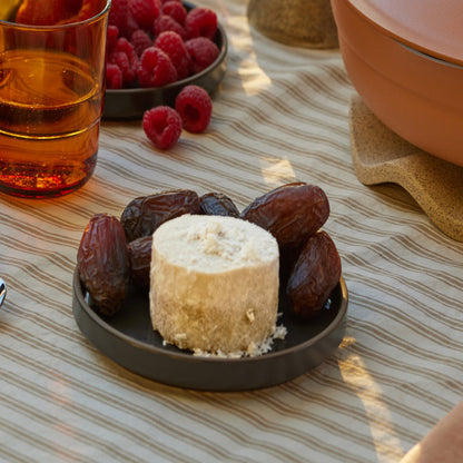 Black dessert plates with dates